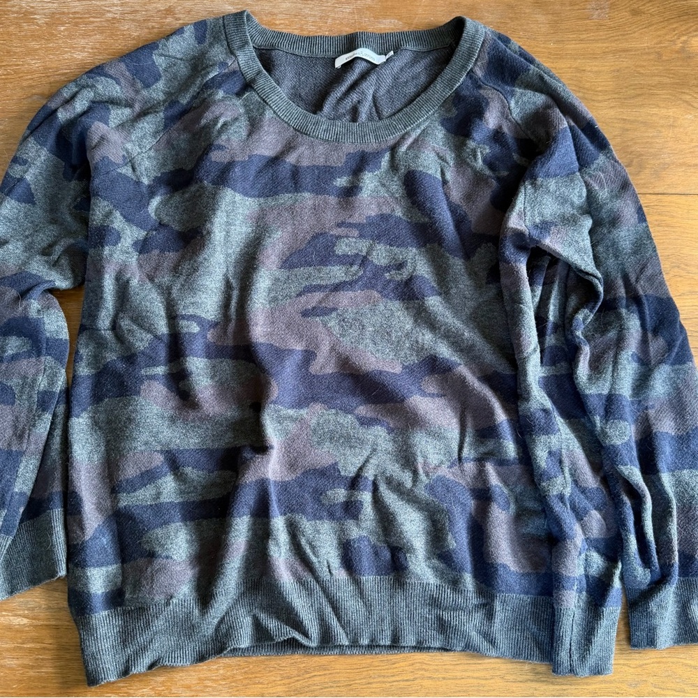 Women’s Camouflage Crewneck Sweater - Olive/Gray
